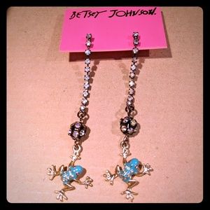 Betsey johnson frog drop earrings